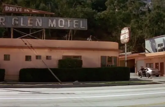Motel where Butch and Fabienne stay on Riverside Drive in Downtown Los Angeles Pulp Fiction filming locations LegendaryTrips