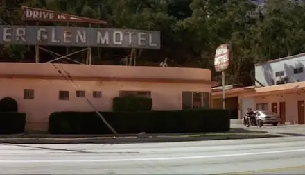 Motel where Butch and Fabienne stay on Riverside Drive in Downtown Los ...