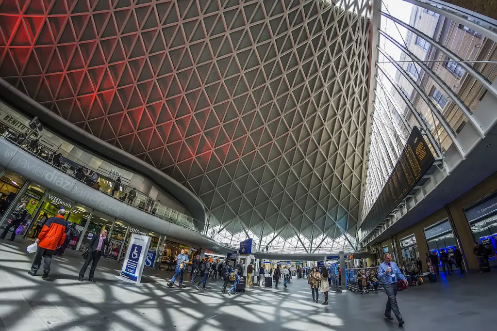Meeting at the train station: King’s Cross Station, London