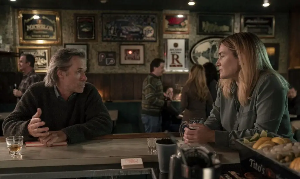 Guy Pearce and Kate Winslet in Mare of Easttown